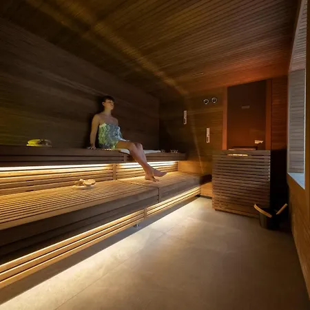 La Roccia Wellness Hotel 4*
